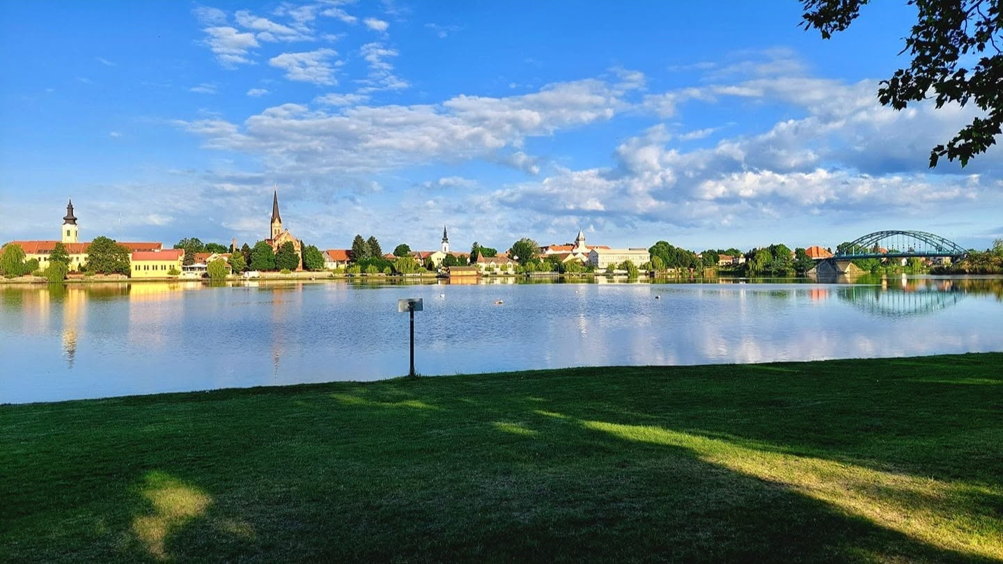 Feljelentés a Kisfaludy-program milliárdjai miatt - kik a Pest megyei érintettek?